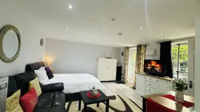 Private Garden Studio I Near Heathrow | London | - Image 4