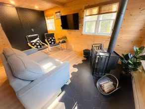 Cozy private waterfront, fireplaces, HOT TUB for 5! - Image 4