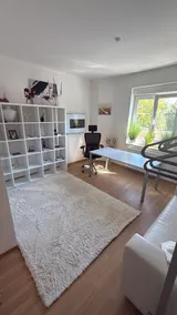 Close to the center and directly on the park. - Image 2
