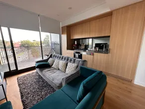 3-bedroom plus 2 parking (Parties not permitted) - Image 2