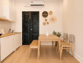 Chinatown/MRT/Entire house/2 bedrooms - Image 3