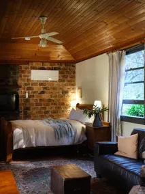 Goldsmith Cottage, vineyard estate - Image 2