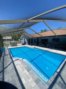 House with heated pool - Image 4