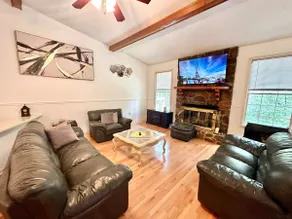 Group Haven Retreat - Sleeps 14 - Image 2