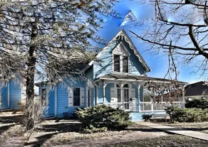 Magnificent Riverfront Victorian House ! - Image 2