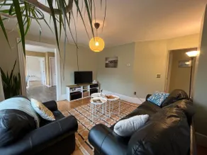 Charming New England Apartment - Image 4