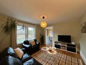 Charming New England Apartment - Image 5