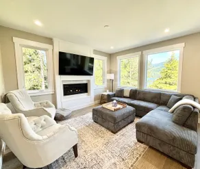 Spacious Home Steps Away From A Park & Lake Access - Image 4