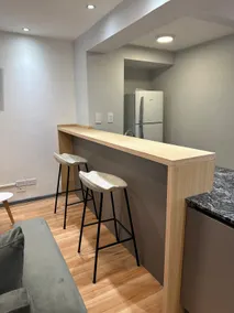 Central, comfortable and with parking! - Image 4