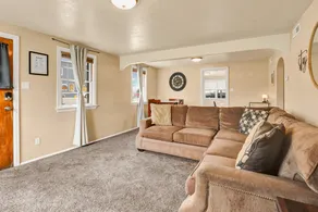 Comfy Downtown Apartment - Image 2