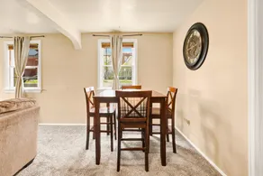 Comfy Downtown Apartment - Image 5