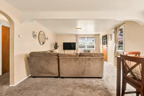 Comfy Downtown Apartment - Image 3