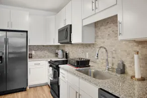 Luxury Condo A Home Away From Home - Image 5
