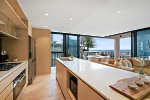 Beachfront Luxury Palm Beach - Image 5