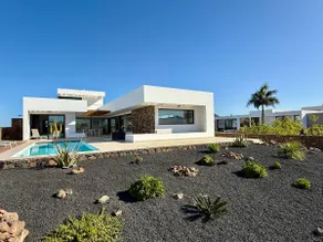 Casa Horizon designer Villa w/ Heated Pool & Views - Image 2