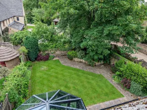 5 Bed in Cheltenham oc-94643 - Image 2