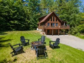 Summer Fun Lake House Log Cabin ~ Walk to Beach! - Image 3