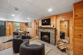Summer Fun Lake House Log Cabin ~ Walk to Beach! - Image 5