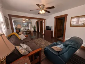 5 stars. Sleeps 5. Filtered water. Lots of parking - Image 3