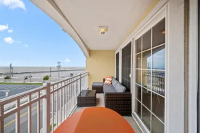 Oceanview Patio|Parking|Pool| Entertainment Dist. - Image 4