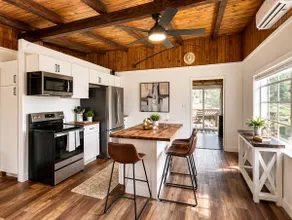 Granary House – Lakefront Bliss on Sunrise Beach - Image 2