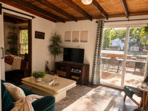 Granary House – Lakefront Bliss on Sunrise Beach - Image 3