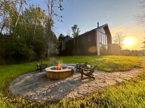 Riverside Retreat: Where Nature & Luxury Meet - Image 3