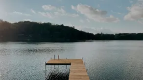 Lakefront Cottage w/view, Hot Tub, kayaks, fishing - Image 2
