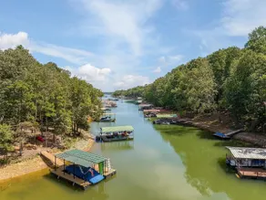 Lakefront Hartwell Home | Private Dock + Sleeps 15 - Image 4