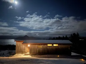 Cottage on a hill overlooking the lake - Image 3