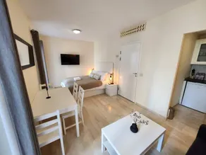 *NEW* Central | Pool access | Family 4 guests | AC - Image 3
