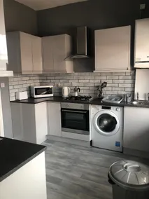 Affordable Luxury 1 Stunning apartment Sunderland close to City centre hospital Crown Works Studio and Nissan - Image 3