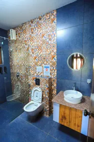 Beautiful home for couples and families only. - Image 5