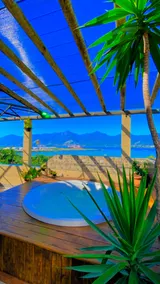 House with an ocean view - Image 2
