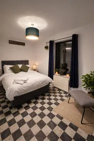 Stylish Belfast Coach House | Botanic | Parking - Image 5
