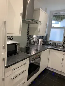 Spacious Apartment in Central St Helier - Image 4