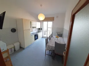 Centrally located house with sea view - Image 2