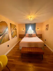 MCM Suite with Private Sauna - Image 2