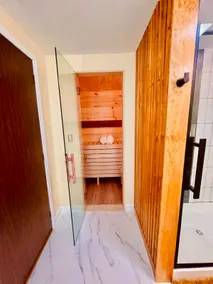 MCM Suite with Private Sauna - Image 3
