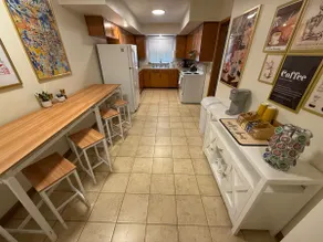 Cozy Home, King Bed, 5 Mins to UofI | 1-car Garage - Image 3