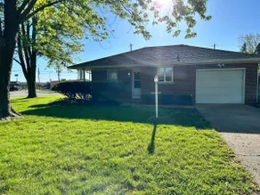 Cozy Home, King Bed, 5 Mins to UofI | 1-car Garage - Image 5