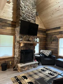 Rosie's Cabin - Image 2