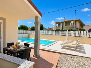 Villa mit 2 Schlafzimmern, privatem Pool, Internet WI-FI, in der Nähe von Strand und Geschäften - Image 2