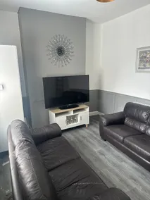 Brand new refurbished flat - Image 2