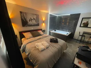 Dream in the City: Jacuzzi, Terrace, Douai Center - Image 5