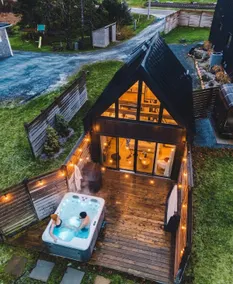 Romantic Oceanfront Retreat- Private hot tub. - Image 2