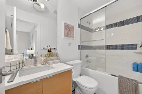 Blue Gem | Stylish 2BR 2BA | SkyTrain | 15 min DT - Image 5