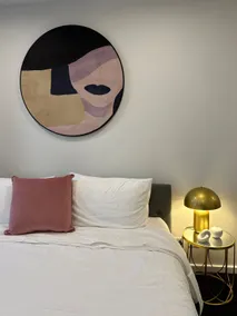 Newly Refurbished 2 Bedroom - Close to all events! - Image 5