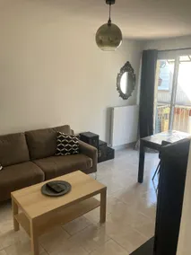 Charming 2-bedroom duplex apartment near the station and city center - Image 2