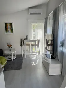 Pool House - Image 3